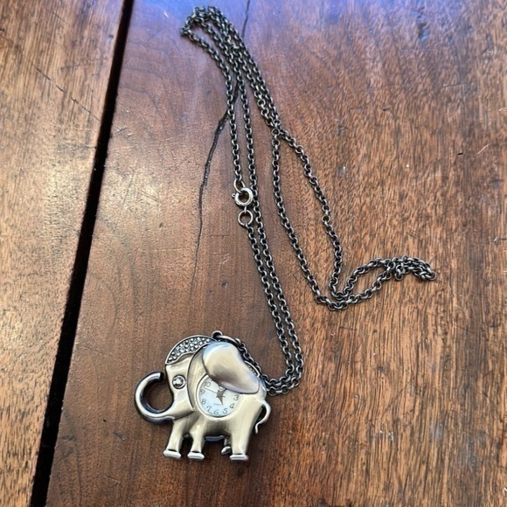 Vintage elephant quartz watch pendant with chain